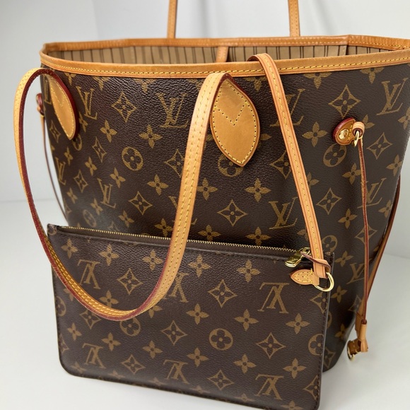 Louis Vuitton Neverfull MM Tote Bag With Pouch - Picture 3 of 16